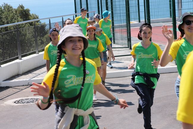 10 медиаотряд бежит к следующей станции. Фото – Ольга Пегова