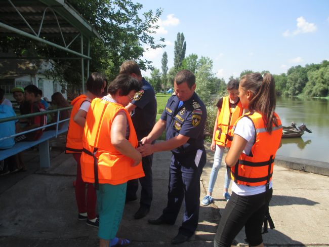 Одеваем спасжилеты