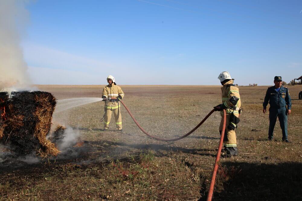 Пожарный расчёт МЧС из с. Марфино на учениях