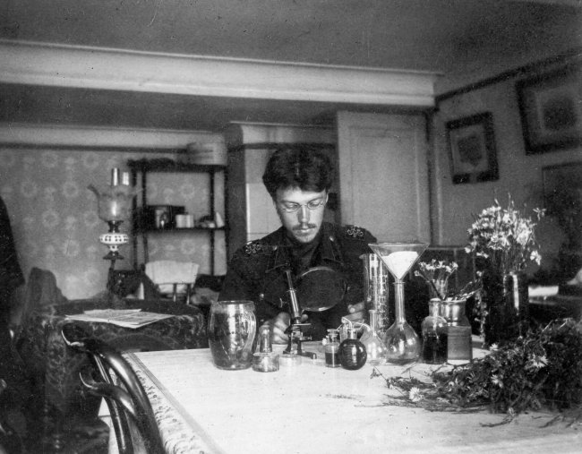 Н.А. Подъяпольский за работой