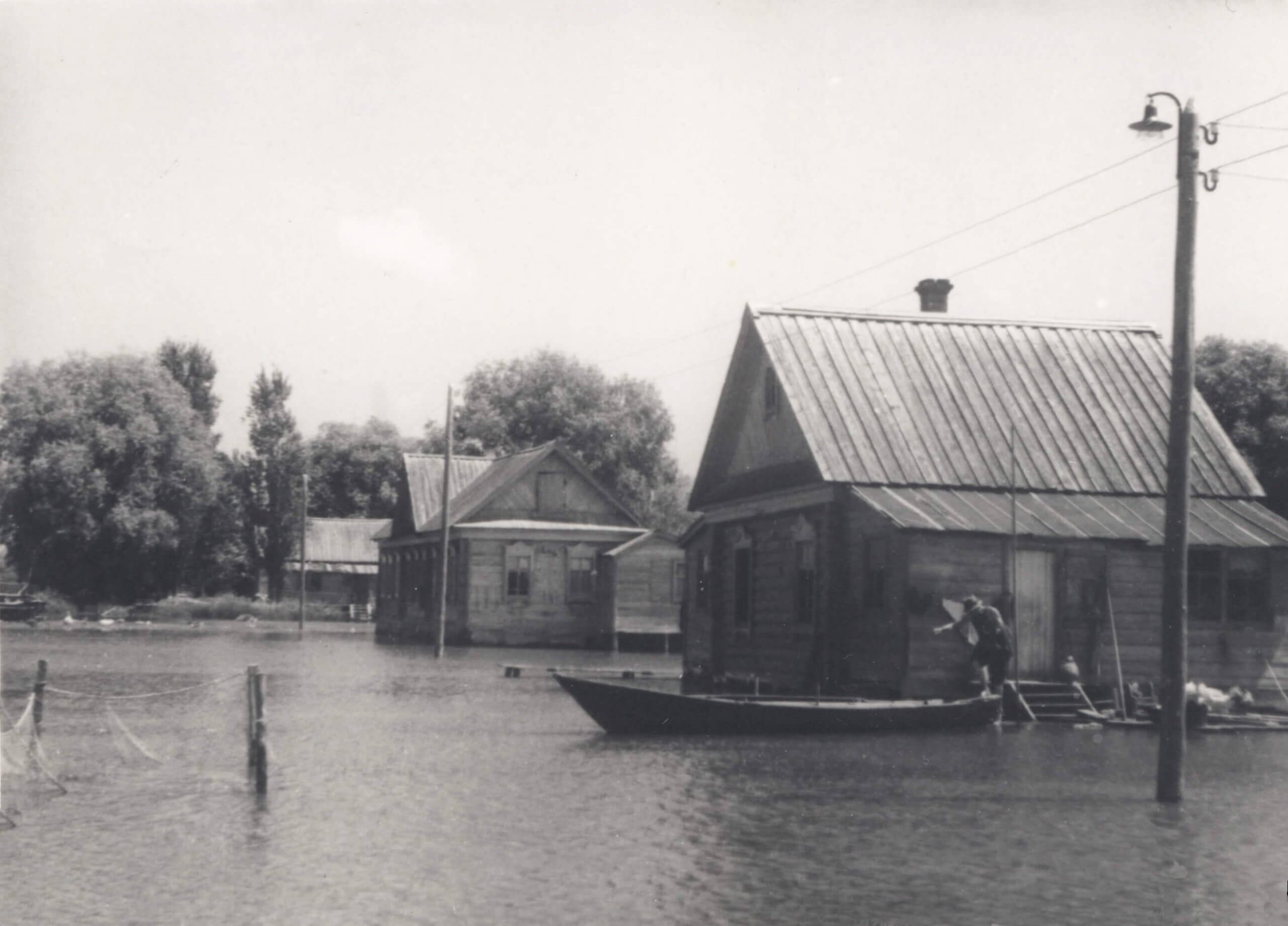 усадьба центрального кордона Дамчика. Весна. Половодье. 1953 год